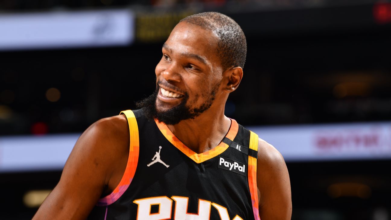 中甲名帅怒扇主裁判耳光，自己晕倒被送上救护车.