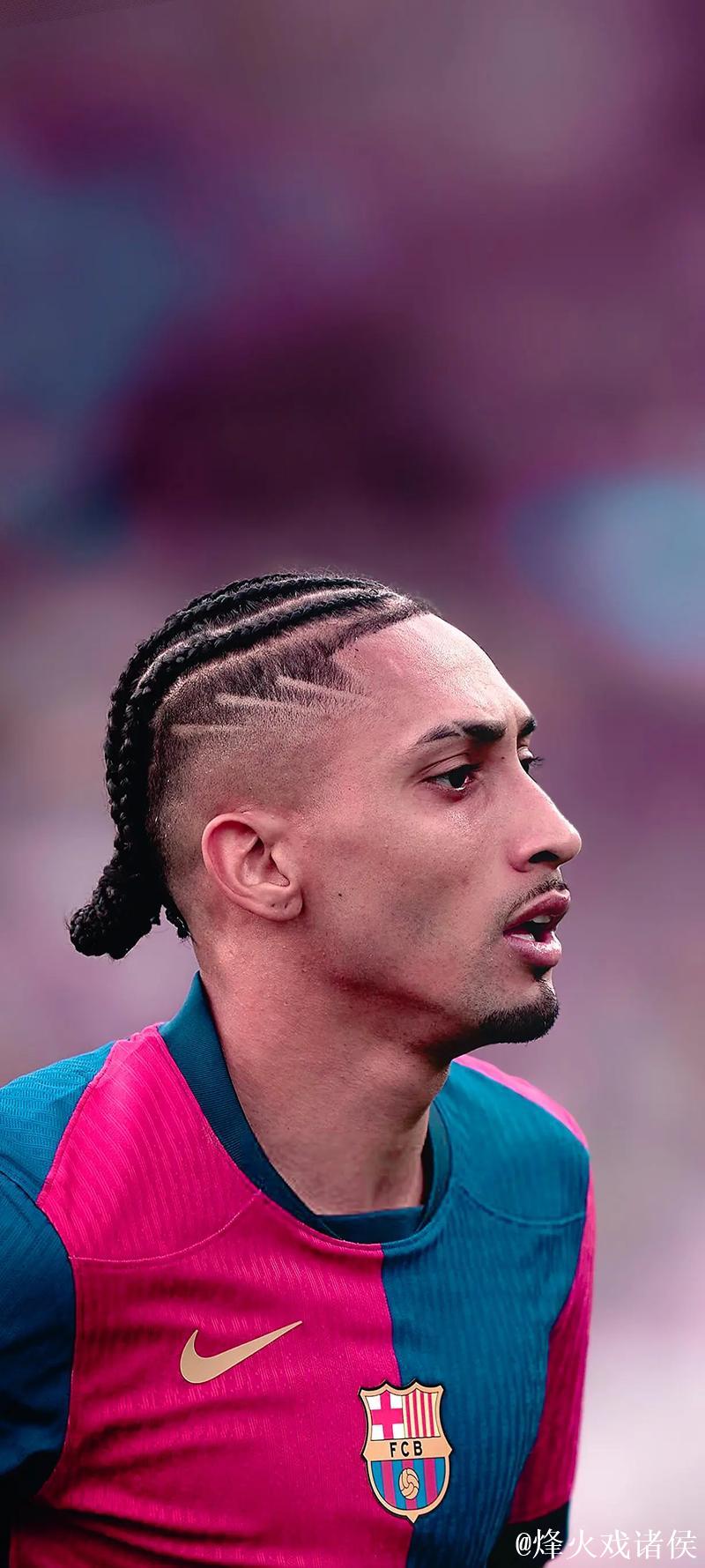 每体：拉菲尼亚向身边人表示，未帮巴萨拿到欧冠自己不会离开